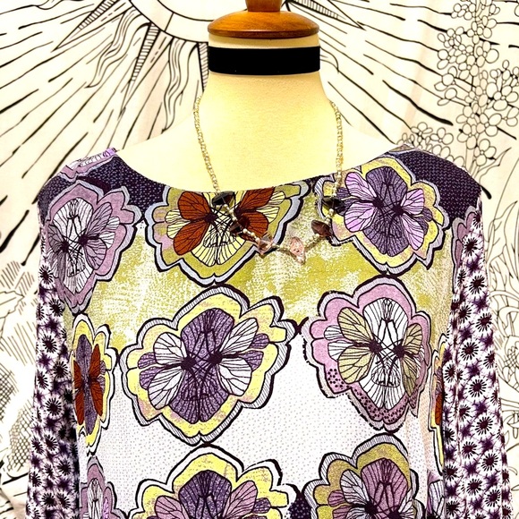 π Beautiful butterfly artistic dress - Picture 3 of 11